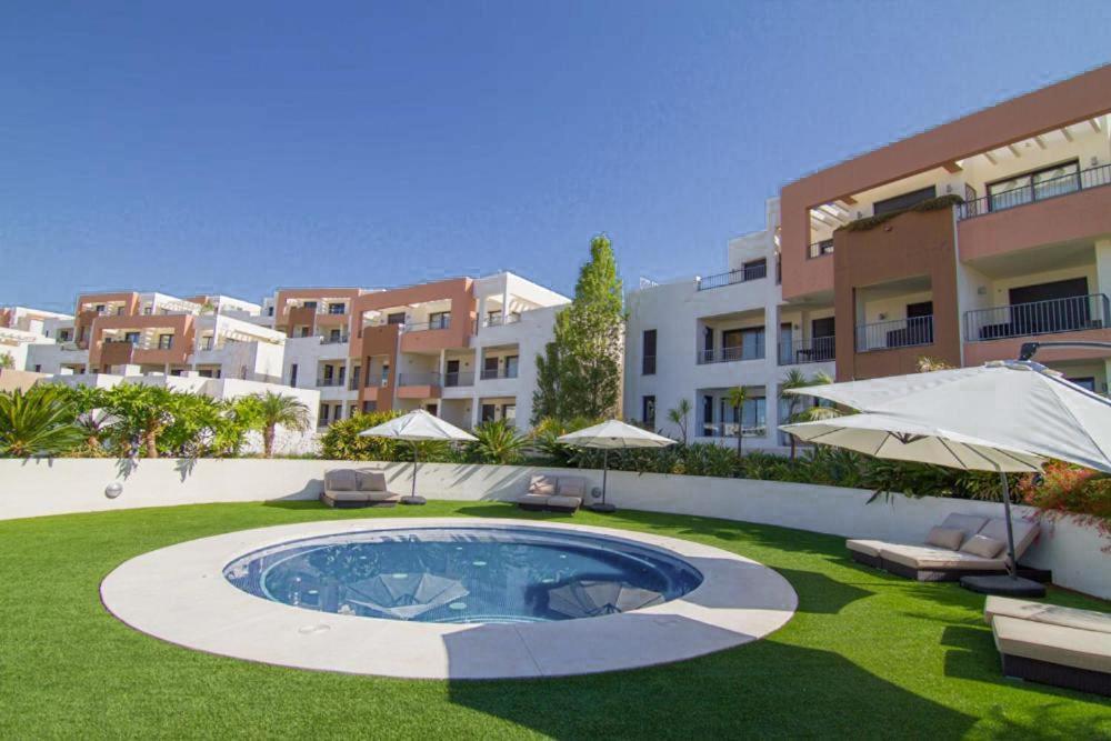 Luxury Spa Resort Marbella 2 Bedroom Sauna Gym Pools Jacuzzi Bagian luar foto
